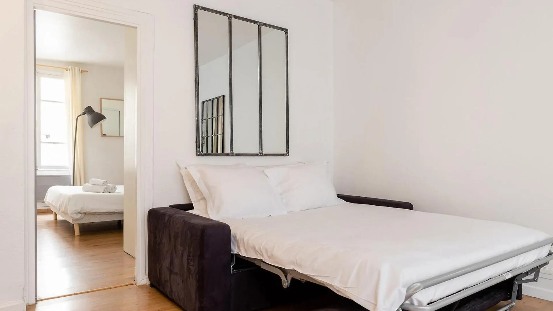Eiffel Tower & Champ De Mars - Cityapartmentstay Paris 0*,  France