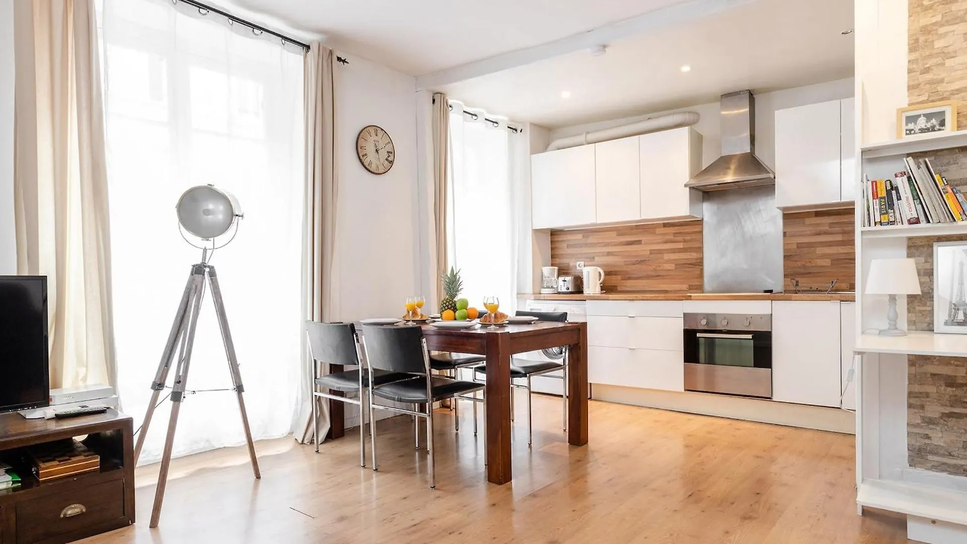 Eiffel Tower & Champ De Mars - Cityapartmentstay Paris France