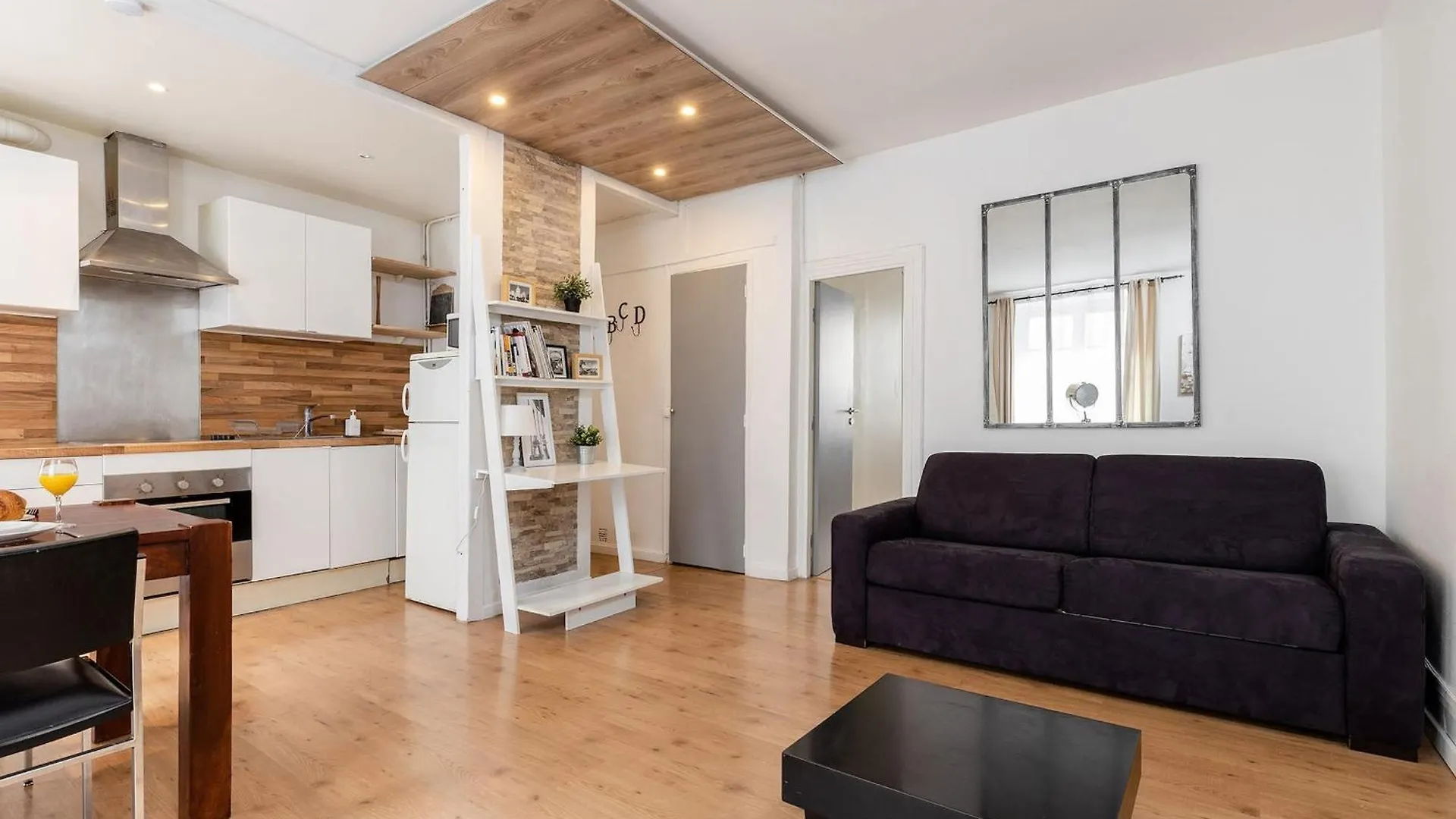 Eiffel Tower & Champ De Mars - Cityapartmentstay Paris