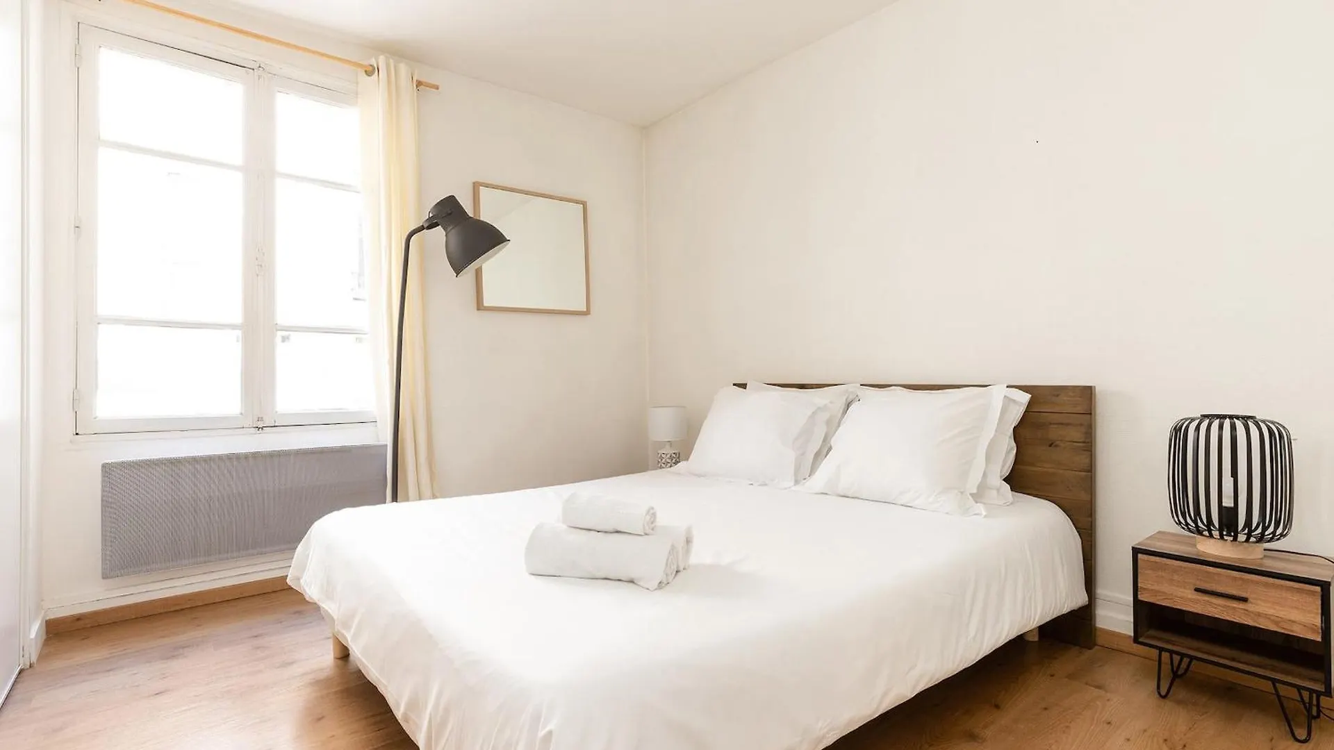 Eiffel Tower & Champ De Mars - Cityapartmentstay Paris France