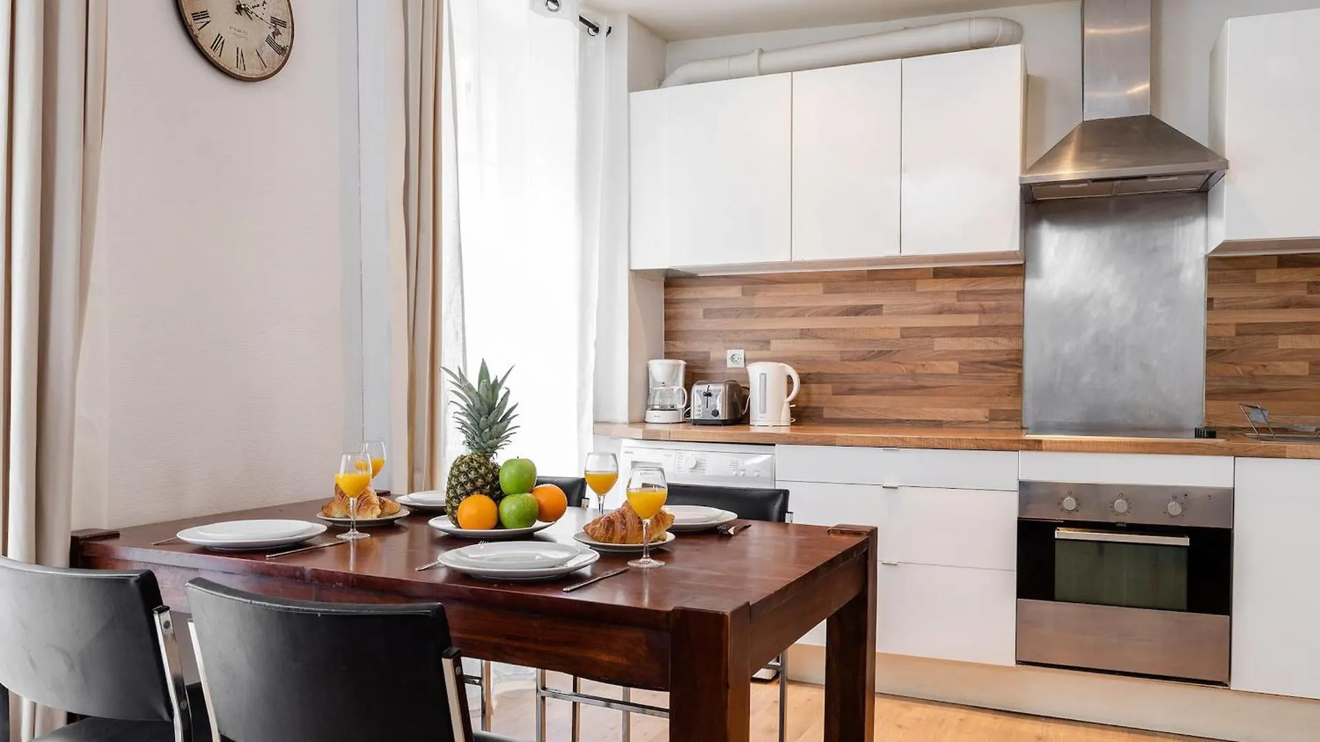 Eiffel Tower & Champ De Mars - Cityapartmentstay Paris Apartment